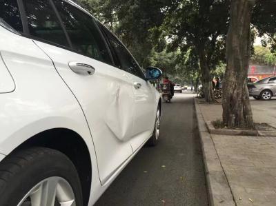 別克車門凹凸免噴漆修復(fù)
